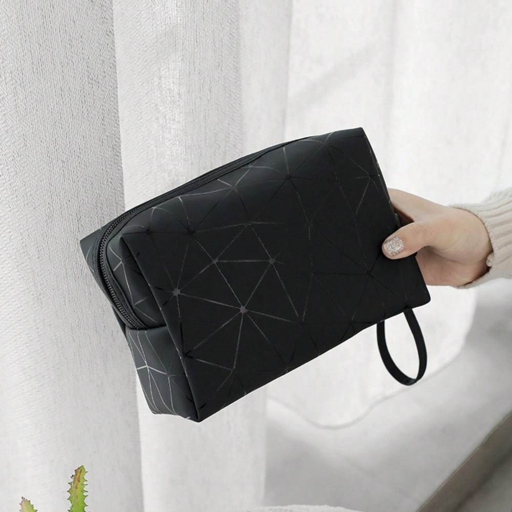 Geometric Luminous Makeup Bag  - مراجعة Tech Accessories Travel Case وسعره