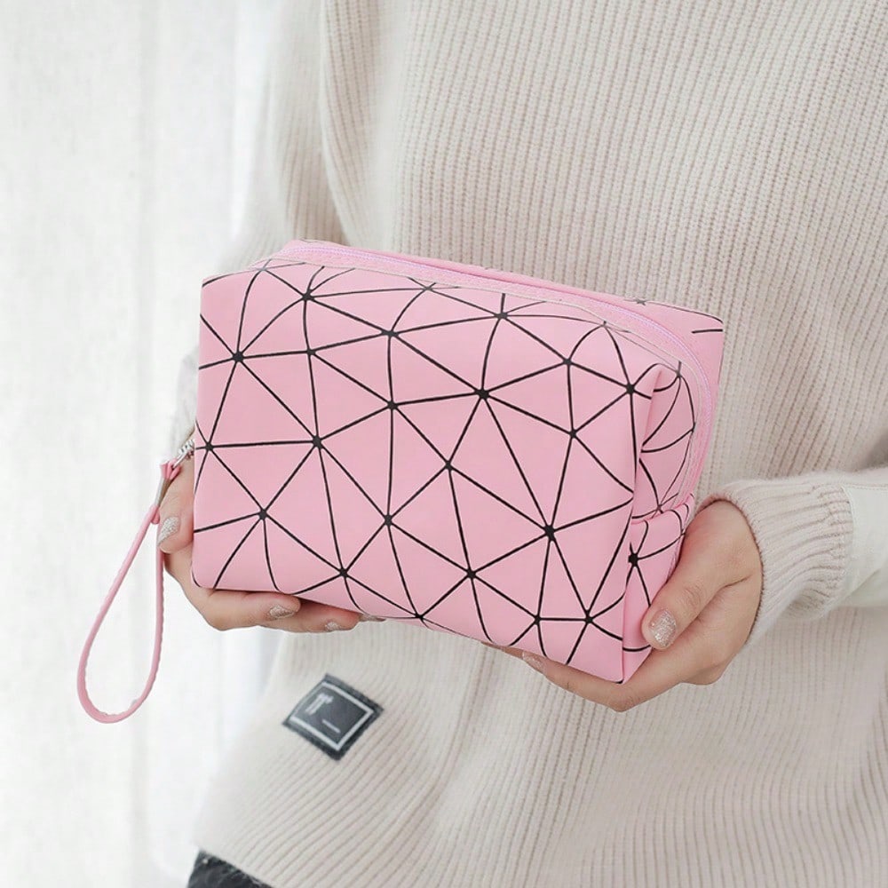 Geometric Luminous Makeup Bag  - مراجعة Tech Accessories Travel Case وسعره