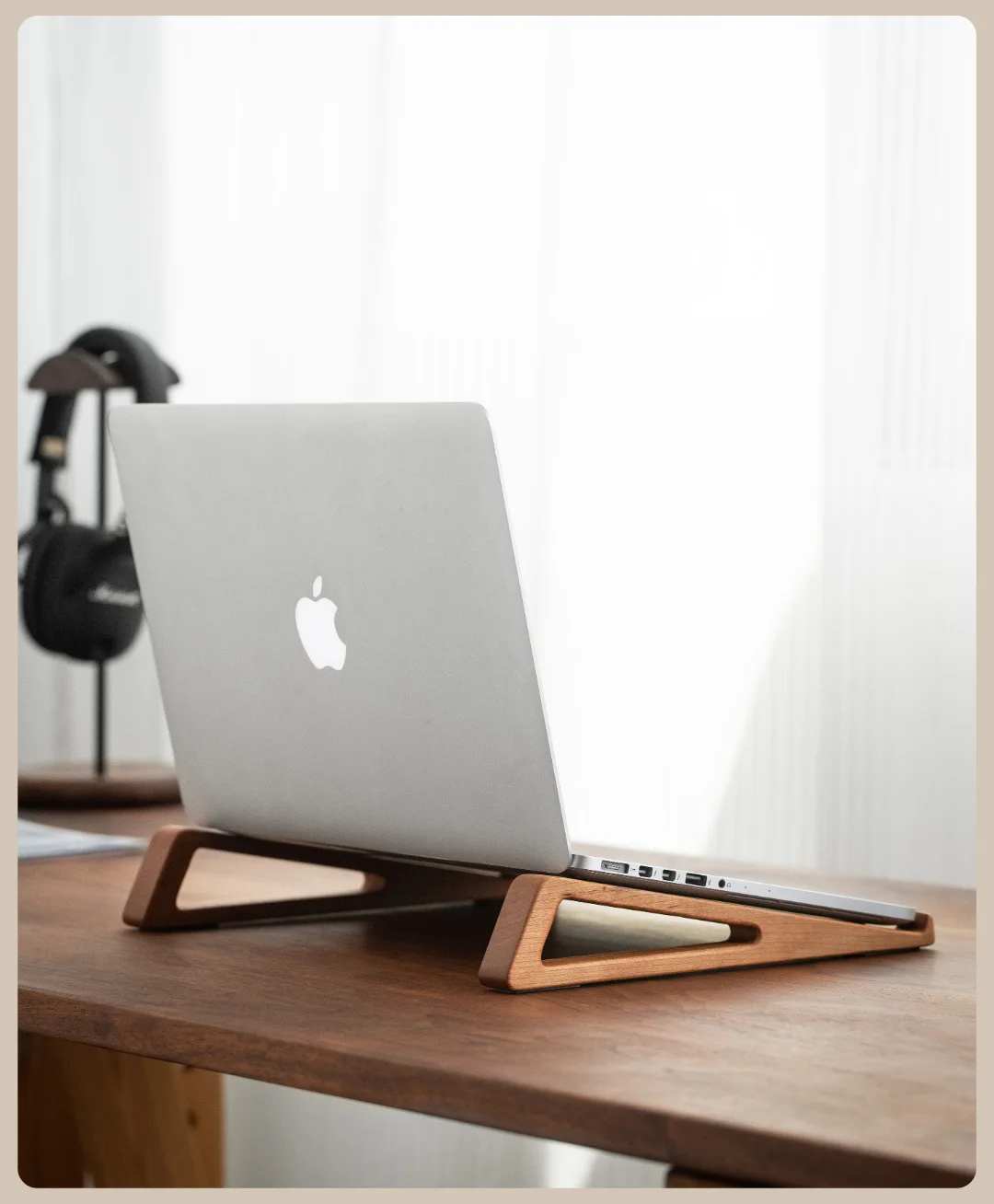HeMu Walnut Wood Laptop Stand  - مراجعة Laptop Stand Bamboo وسعره